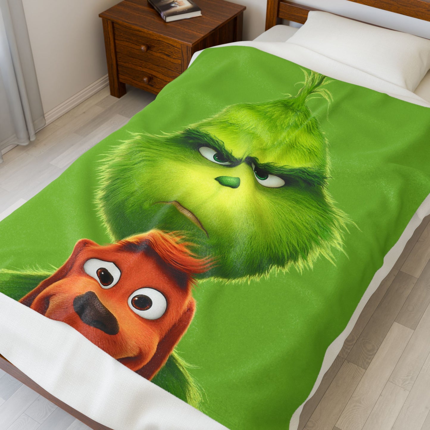Grinch Face with Max Velveteen Plush Blanket | Christmas Movie Character Throw
